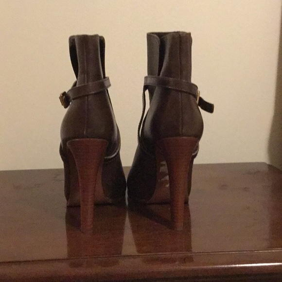 Tory Burch Brown Dorese Leather Ankle Boots - Picture 4 of 10